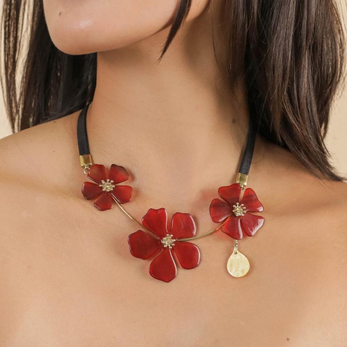 Колье Nature Bijoux, Hibiscus, кожаное, с перламутром и цветами из рога, NB25.1-15-43390 красный фото 2